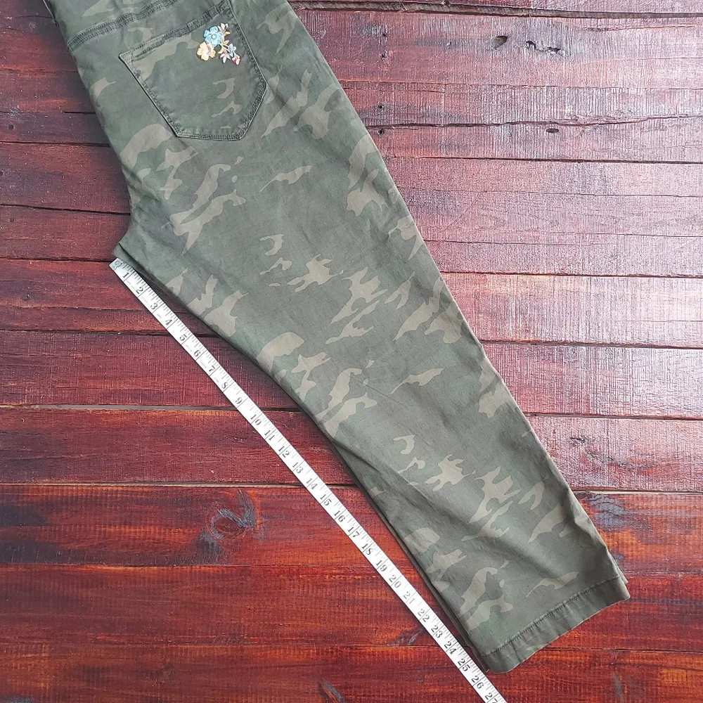 DRIFTWOOD Camouflage Straight Leg Jeans size 31 & 30 - Picture 11 of 12